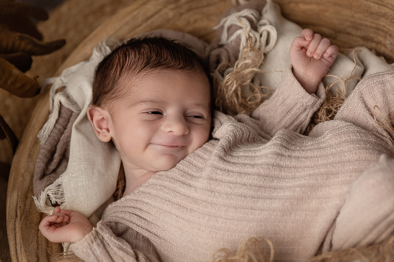 Photographie de naissance, nouveau-né réalisée par Céline Gardé, Photographe à Aubigny-Les Clouzeaux en Vendée.