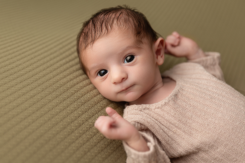 Photographe bébé naissance nouveau né à Aubigny-Les Clouzeau