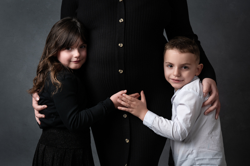 Céline Gardé photographe grossesse la roche-sur-yon photo de grossesse avec enfants