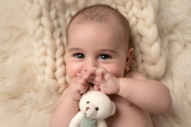 Séance photo studio bébé vendée.psd Photographe bébé 4 mois Aubigny Les Clouzeaux.