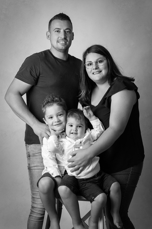 séance-photo-famille-rives-de-l-yon-01 Séance photo studio mère-fille la roche sur yon