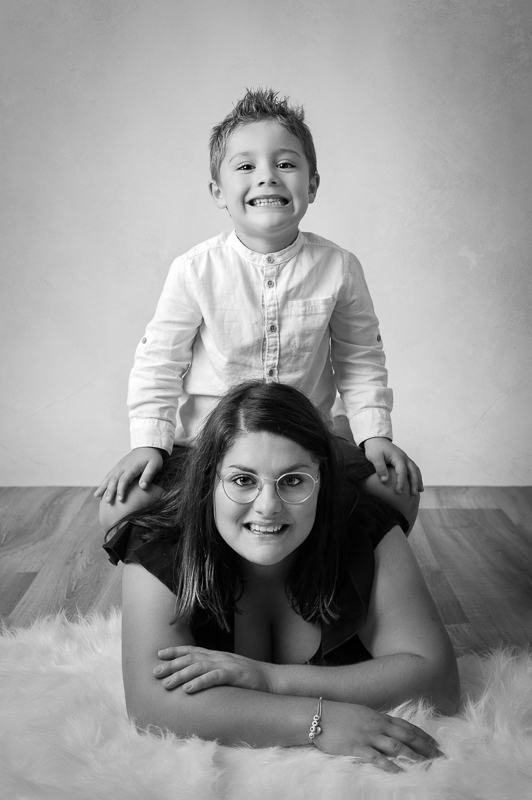 séance-photo-famille-rives-de-l-yon-07 photographe portrait les clouzeaux 85