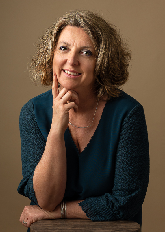 Portrait professionnel d’une femme réalisé par Céline Gardé Photographe à Aubigny-Les-Clouzeaux, près de La Roche-sur-Yon.
