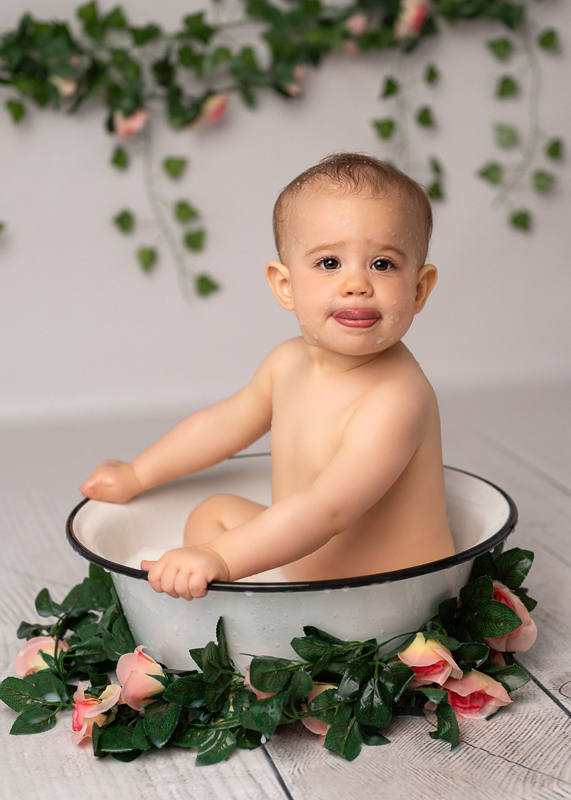 Séance photo bain de lait pour bébé de 1 an après Smash the Cake – photographe La Roche-sur-Yon Vendée