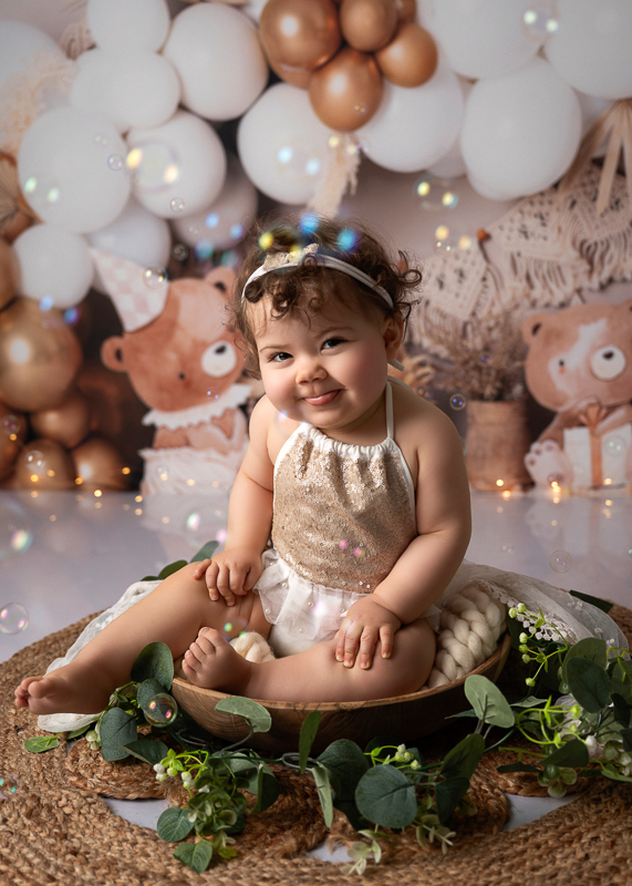 bébé 9 mois assis décor ballons séance bébé grandit photographe près de la chapelle hermier vendée