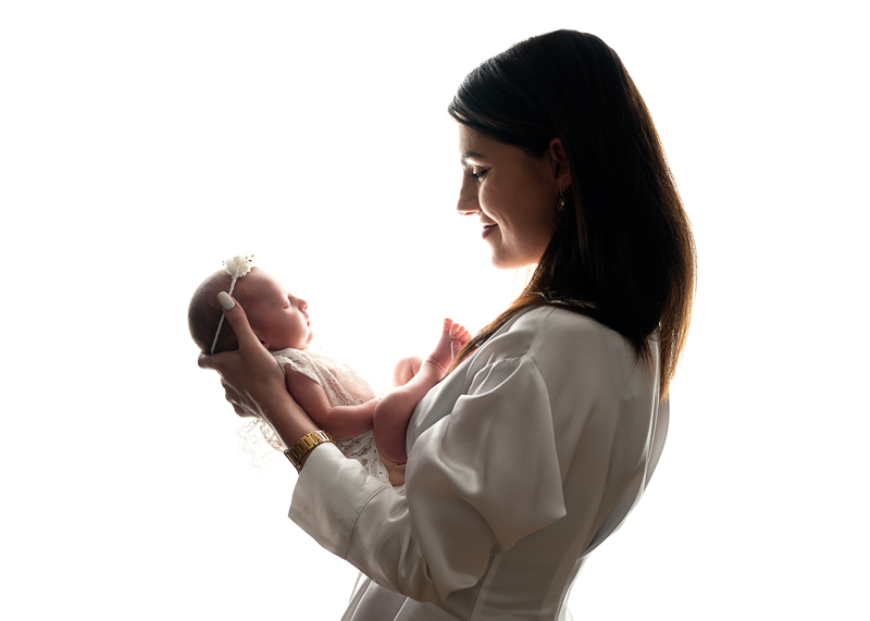 maman et bébé portrait naissance studio Vendée Aubigny Les Clouzeaux